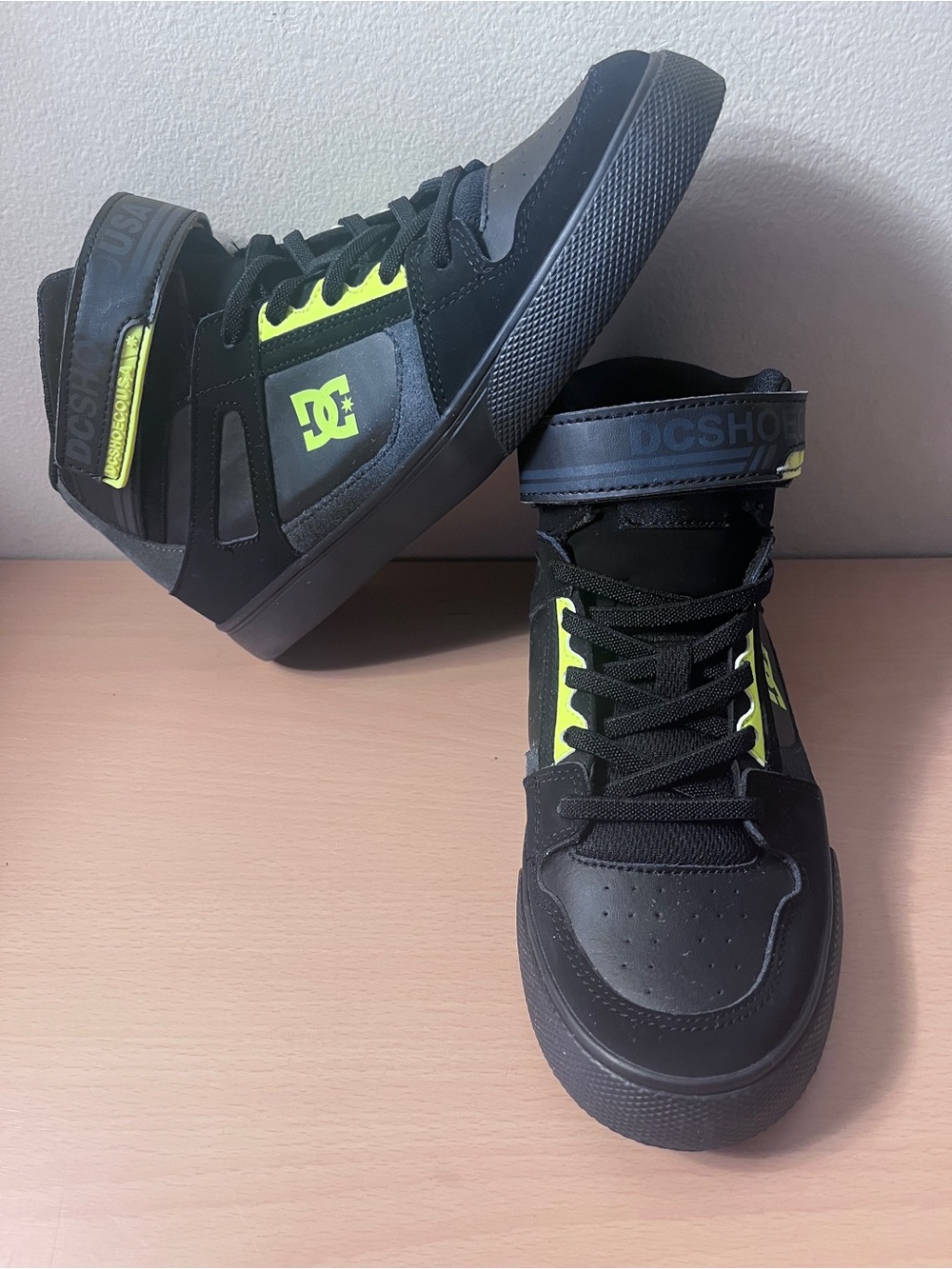 DC Pure High-Top E Youth Black Shoes Size 6